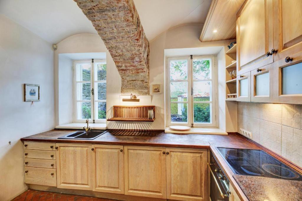 タリンCozy Old Town Historic Houseアパートメント エクステリア 写真