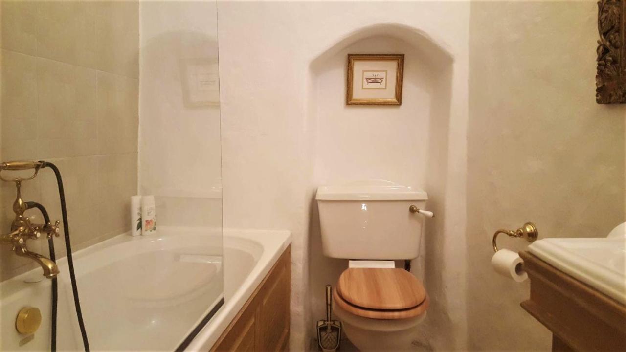 タリンCozy Old Town Historic Houseアパートメント エクステリア 写真